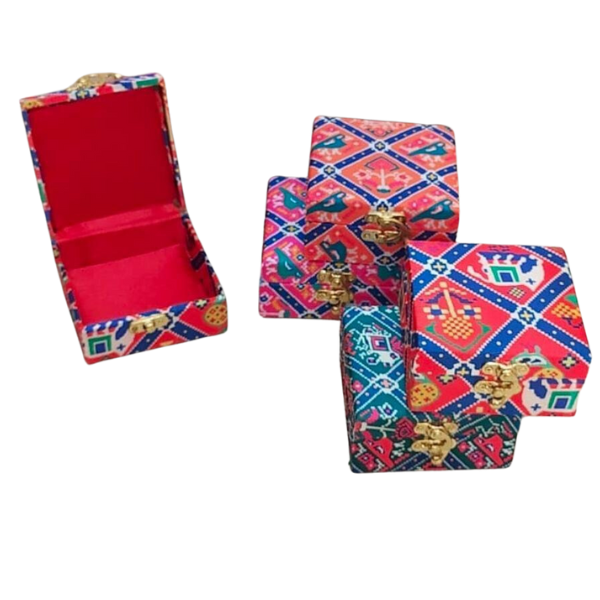 Paar-Rakhi-Set in Paisley-Form mit Roli Chawal – Premium-Box